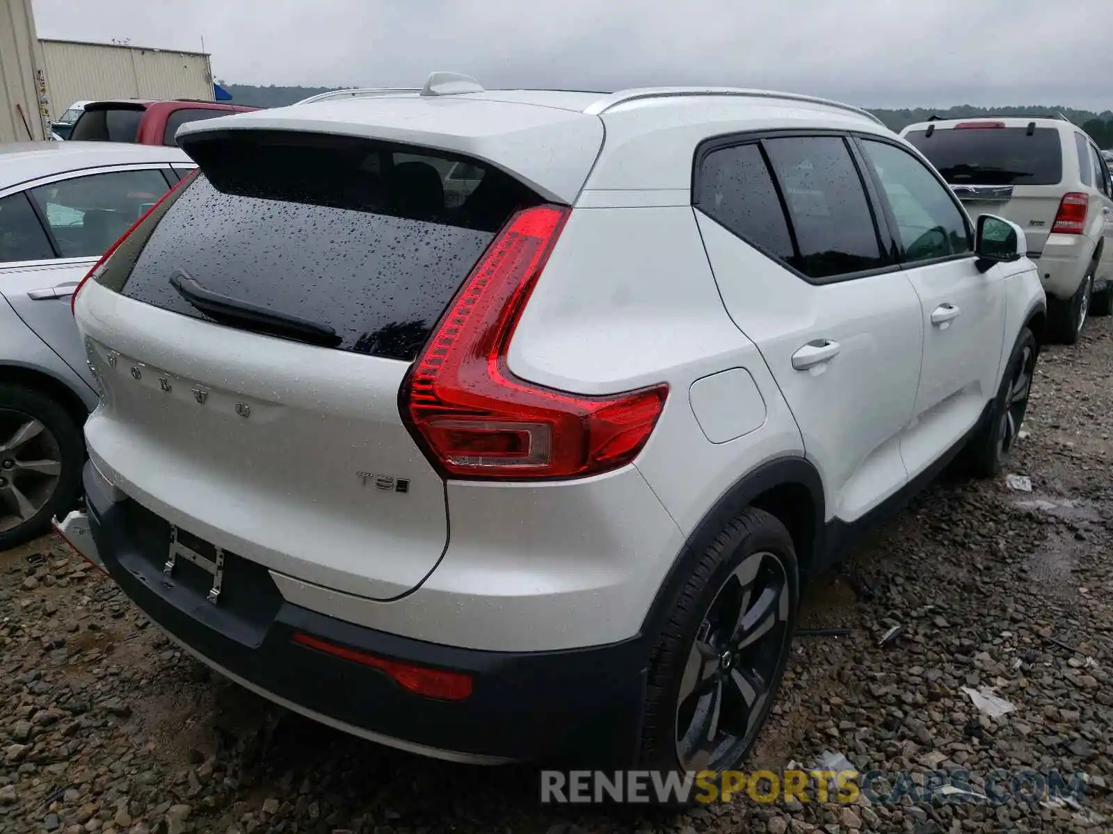 4 Photograph of a damaged car YV4162UK6M2589332 VOLVO XC40 2021