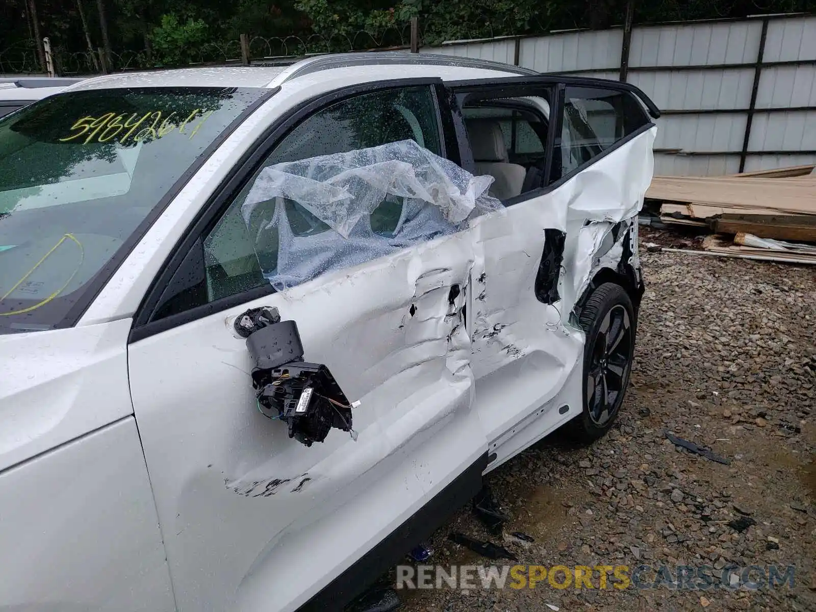 9 Photograph of a damaged car YV4162UK6M2589332 VOLVO XC40 2021