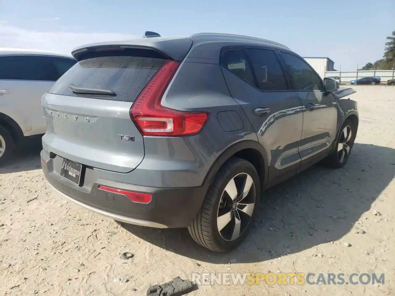 4 Photograph of a damaged car YV4162UK7M2416368 VOLVO XC40 2021