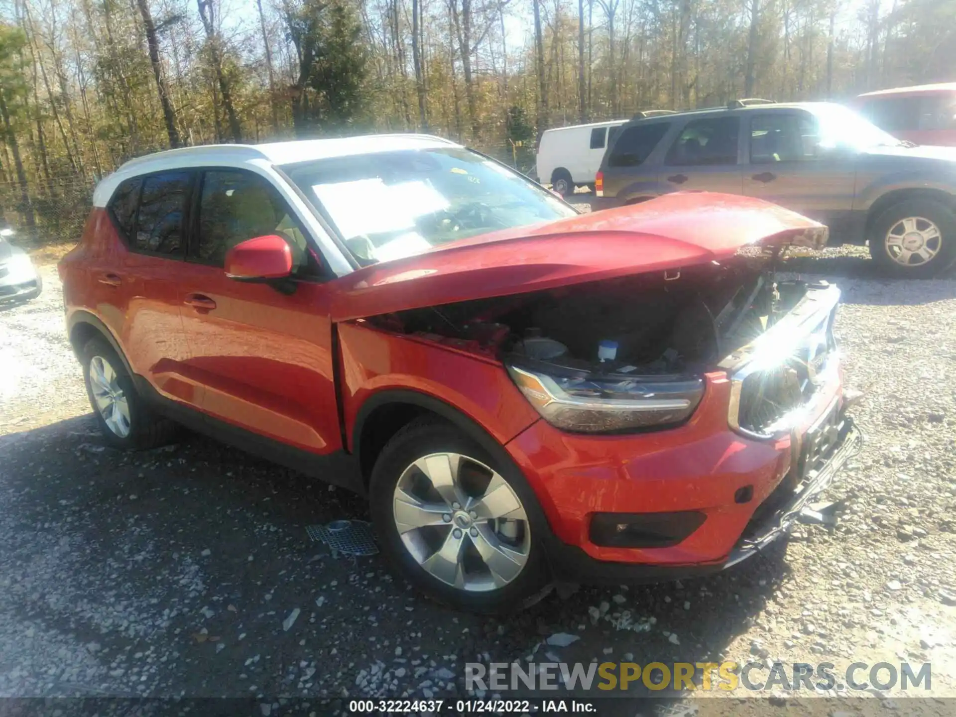 1 Photograph of a damaged car YV4162UK7M2481253 VOLVO XC40 2021