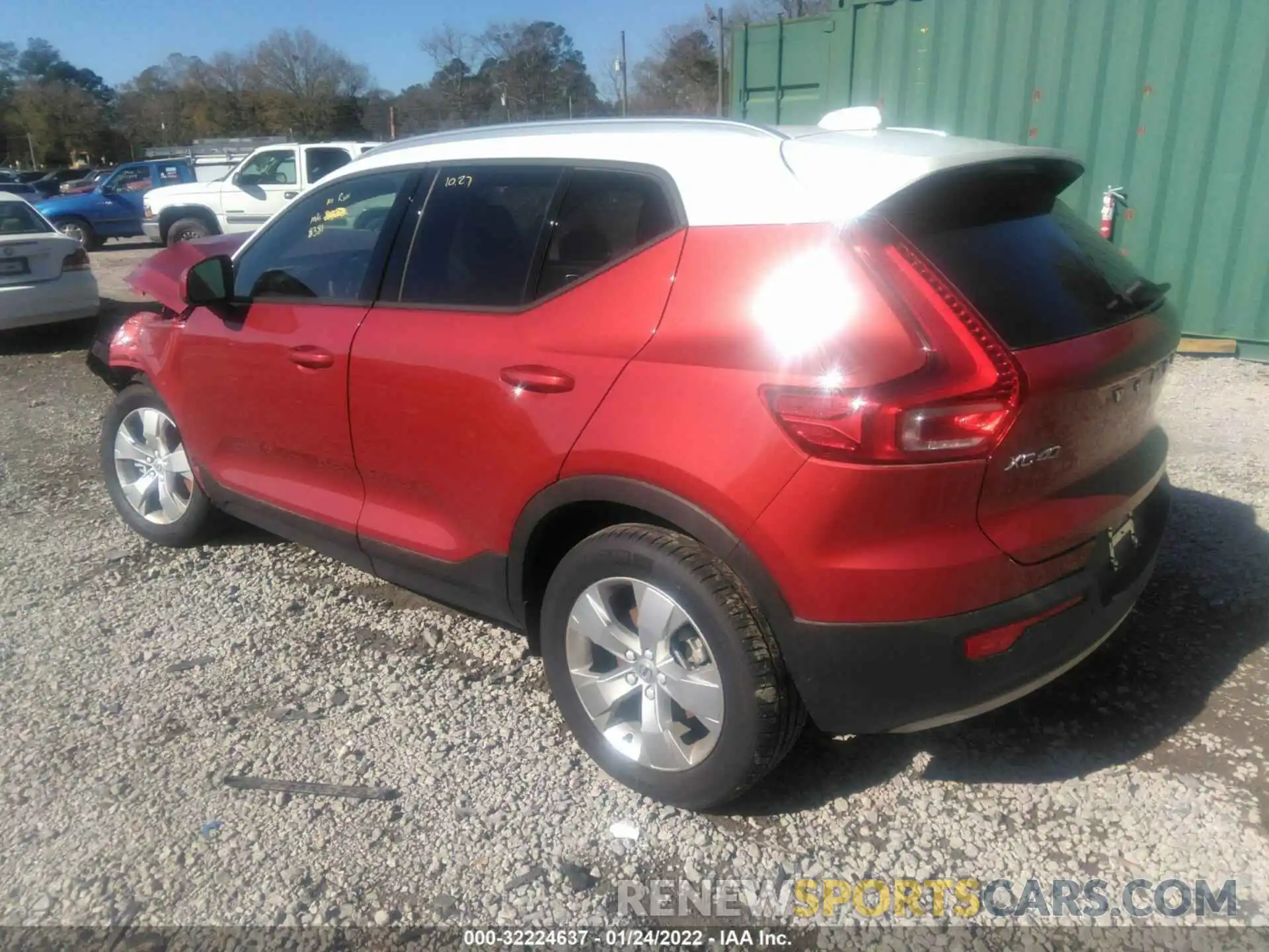 3 Photograph of a damaged car YV4162UK7M2481253 VOLVO XC40 2021