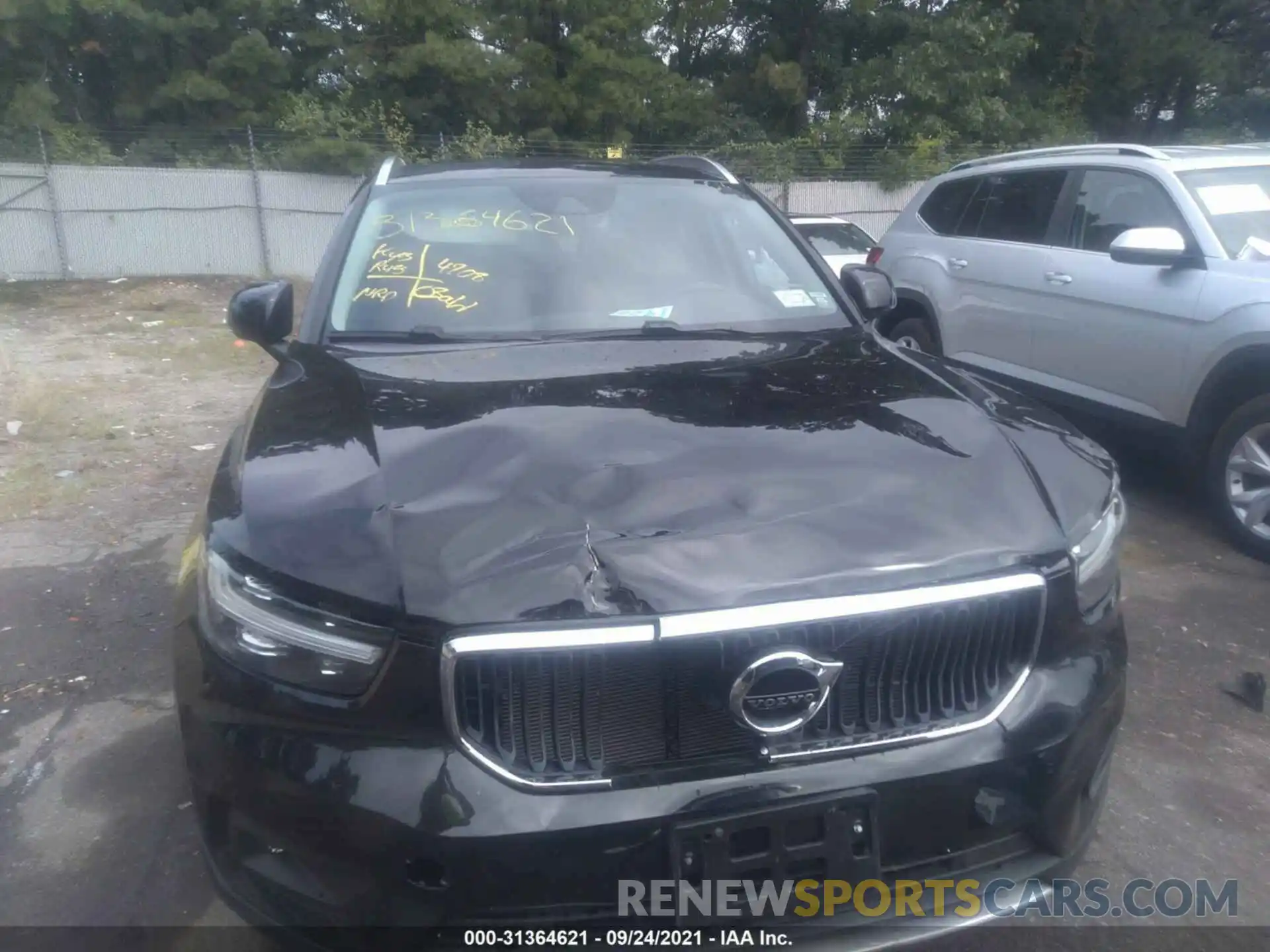 6 Photograph of a damaged car YV4162UK7M2542858 VOLVO XC40 2021