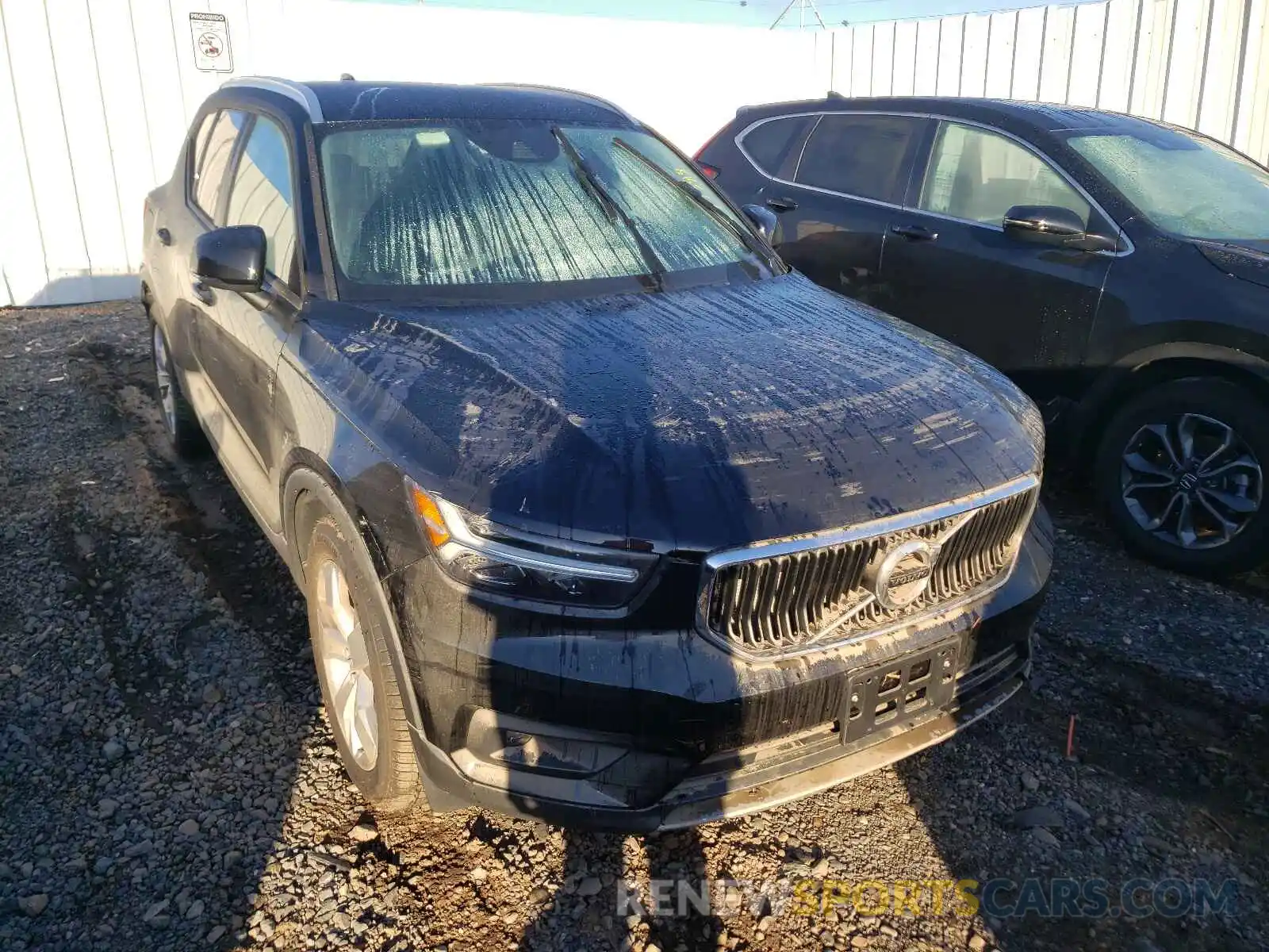 1 Photograph of a damaged car YV4162UK7M2561281 VOLVO XC40 2021