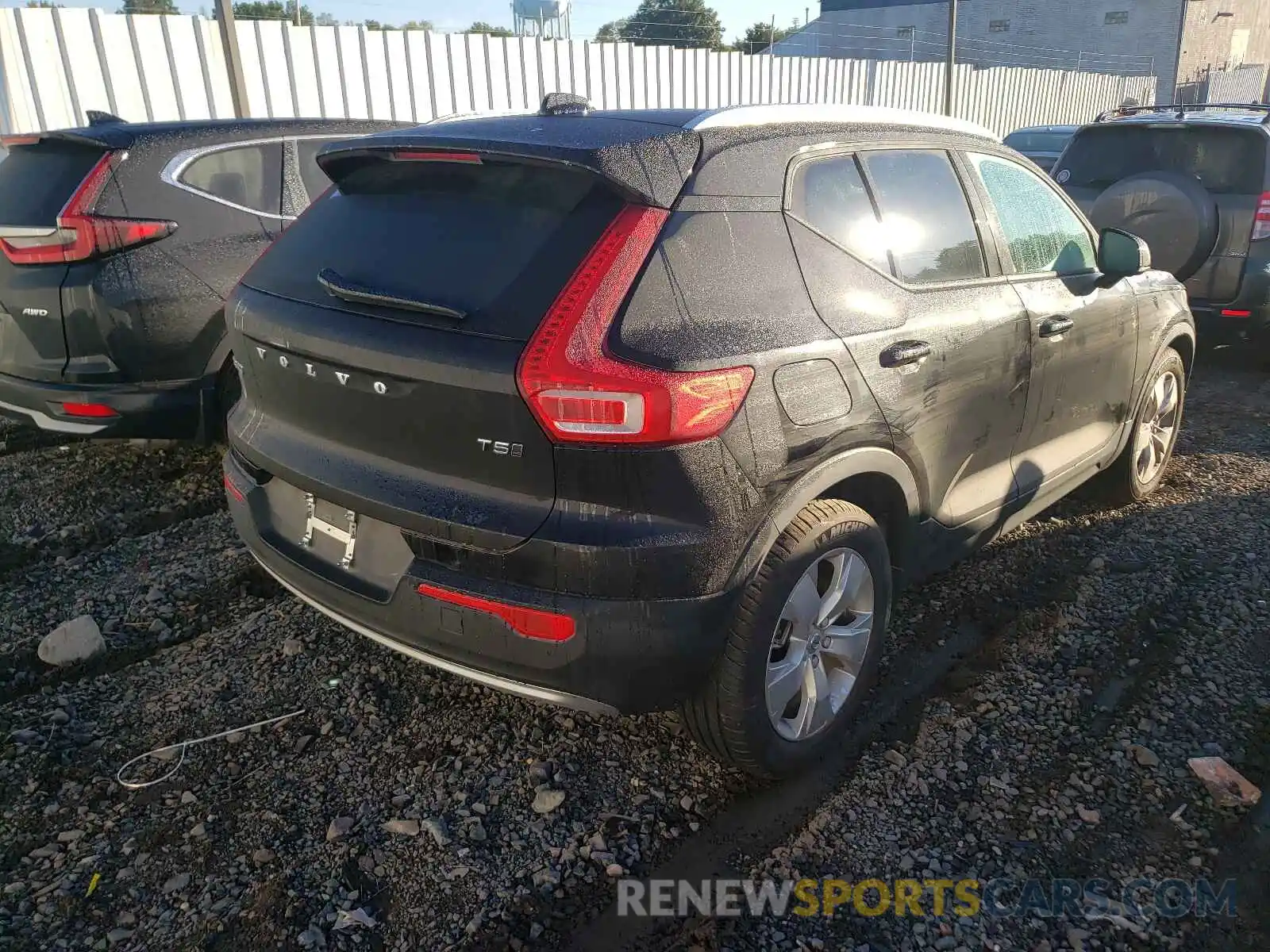 4 Photograph of a damaged car YV4162UK7M2561281 VOLVO XC40 2021