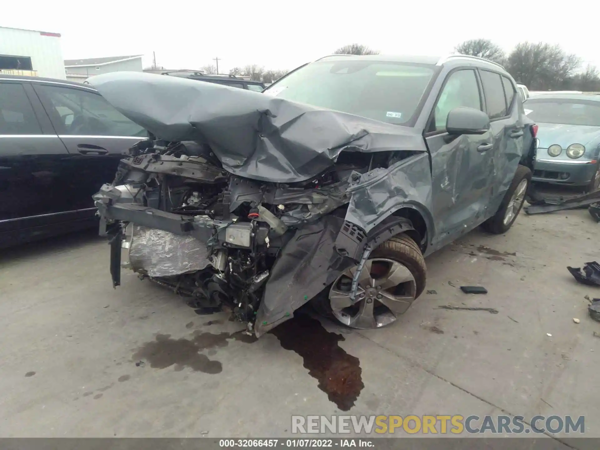 2 Photograph of a damaged car YV4162UK7M2602511 VOLVO XC40 2021