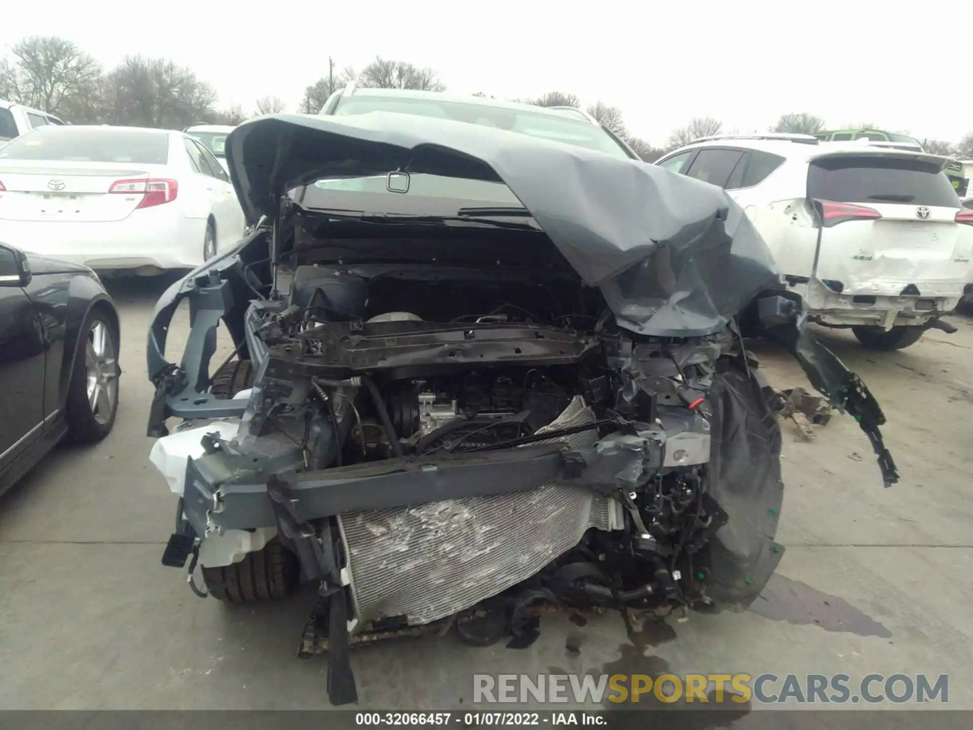 6 Photograph of a damaged car YV4162UK7M2602511 VOLVO XC40 2021