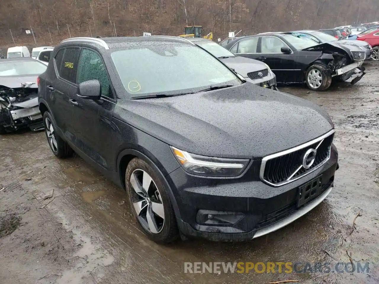 1 Photograph of a damaged car YV4162UK8M2432529 VOLVO XC40 2021