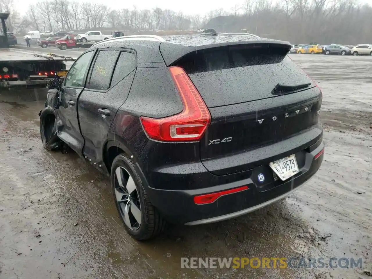 3 Photograph of a damaged car YV4162UK8M2432529 VOLVO XC40 2021