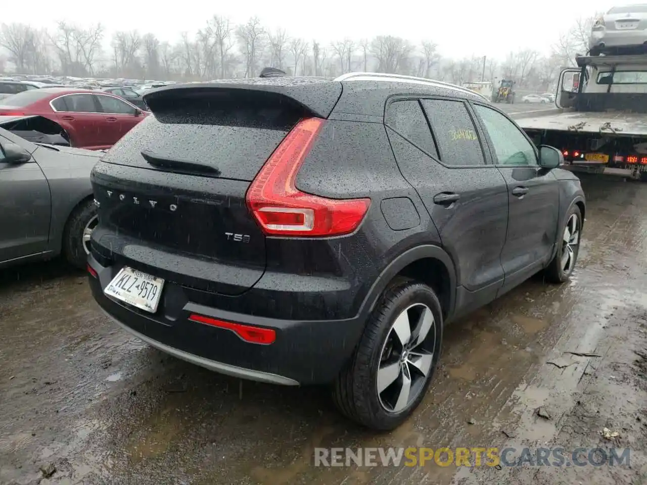 4 Photograph of a damaged car YV4162UK8M2432529 VOLVO XC40 2021