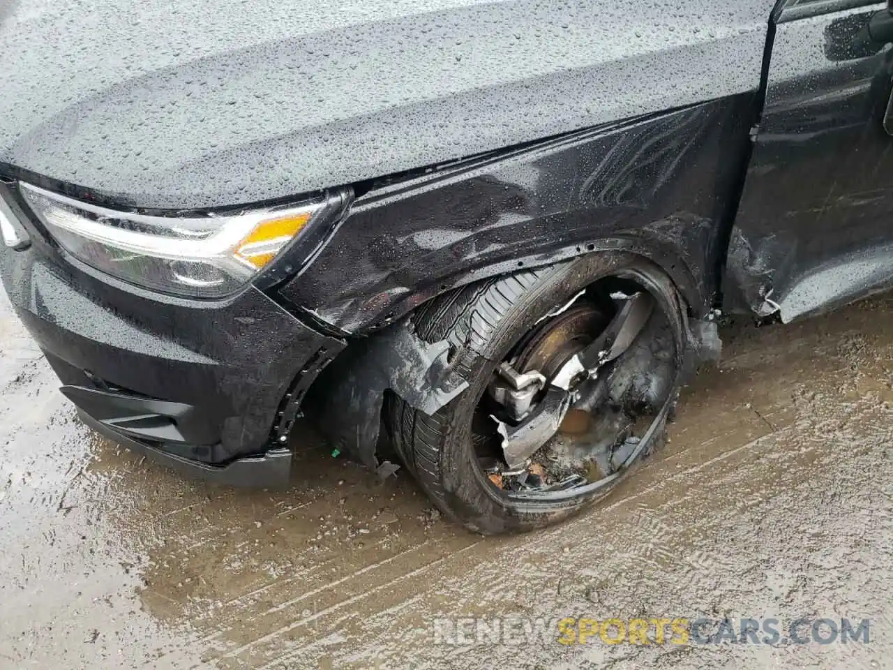 9 Photograph of a damaged car YV4162UK8M2432529 VOLVO XC40 2021