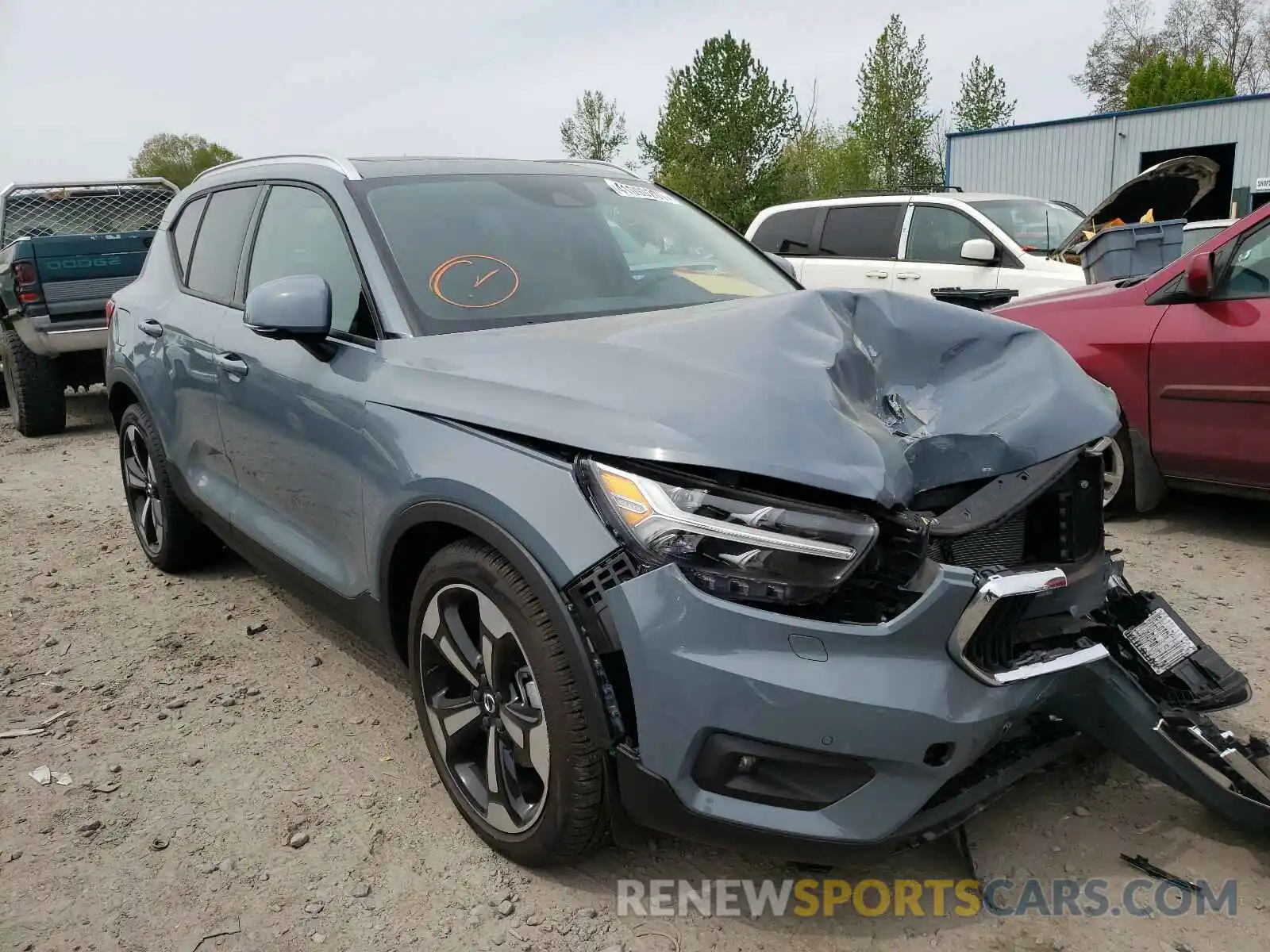 1 Photograph of a damaged car YV4162UK8M2445085 VOLVO XC40 2021