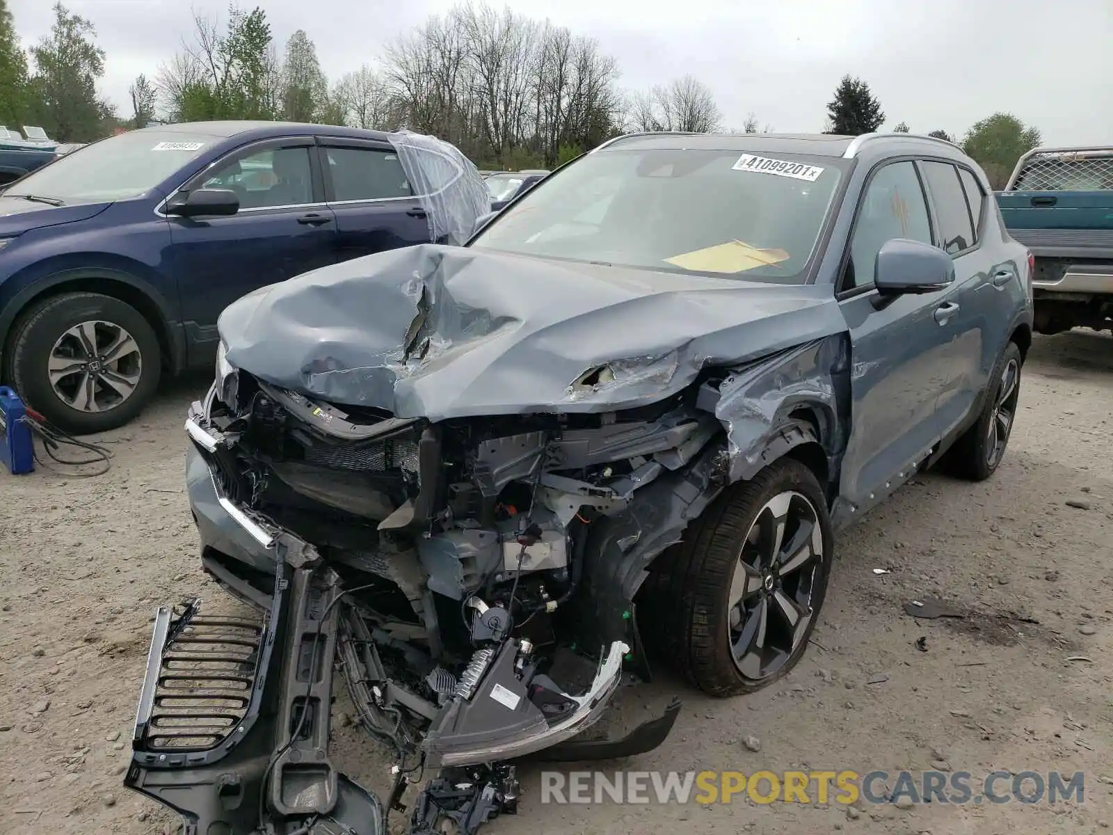 2 Photograph of a damaged car YV4162UK8M2445085 VOLVO XC40 2021