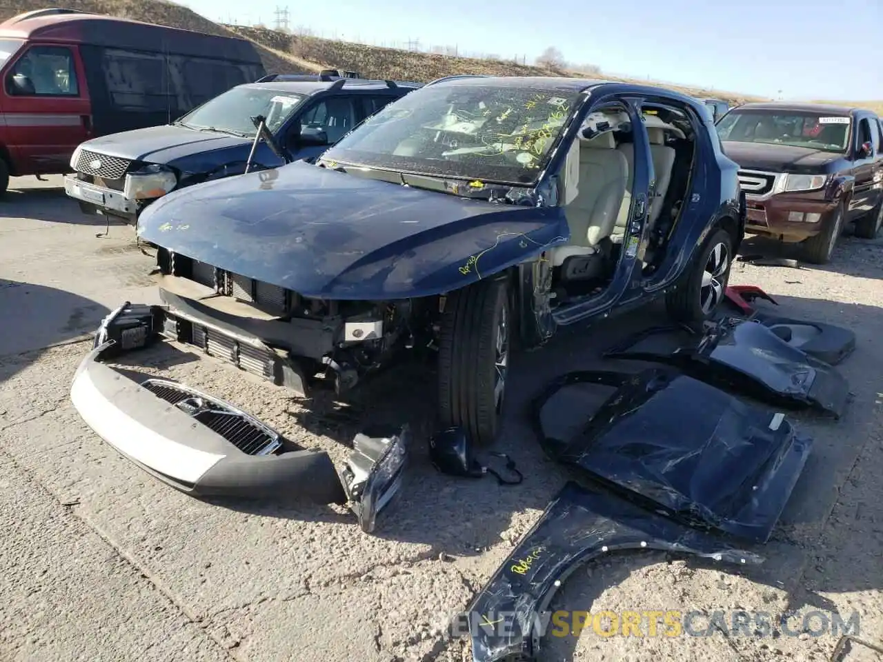 2 Photograph of a damaged car YV4162UK8M2493945 VOLVO XC40 2021