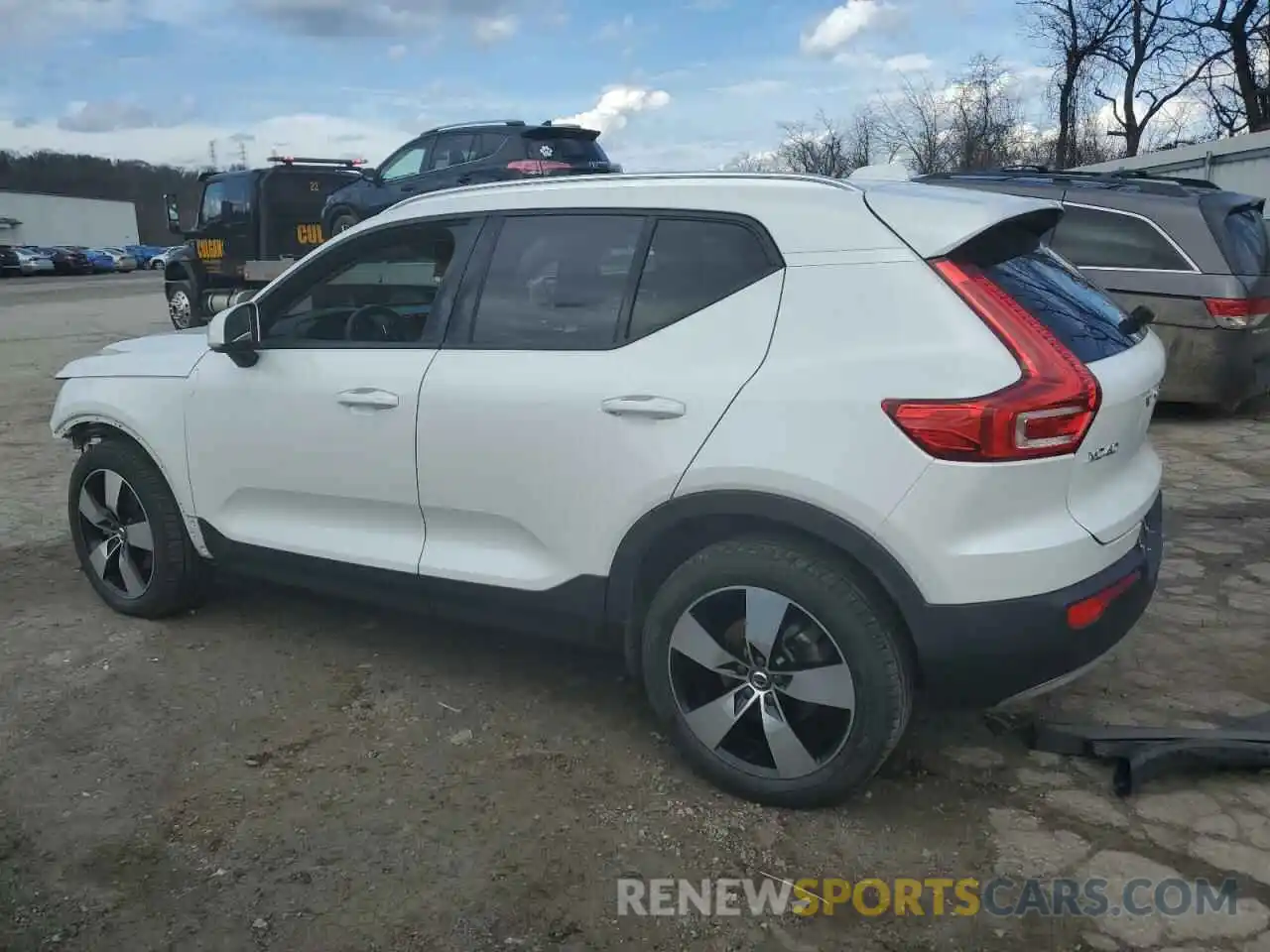 2 Photograph of a damaged car YV4162UK8M2497025 VOLVO XC40 2021