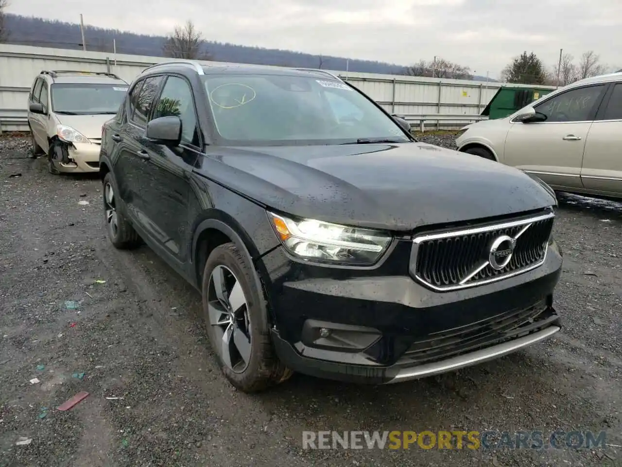 1 Photograph of a damaged car YV4162UK8M2540522 VOLVO XC40 2021