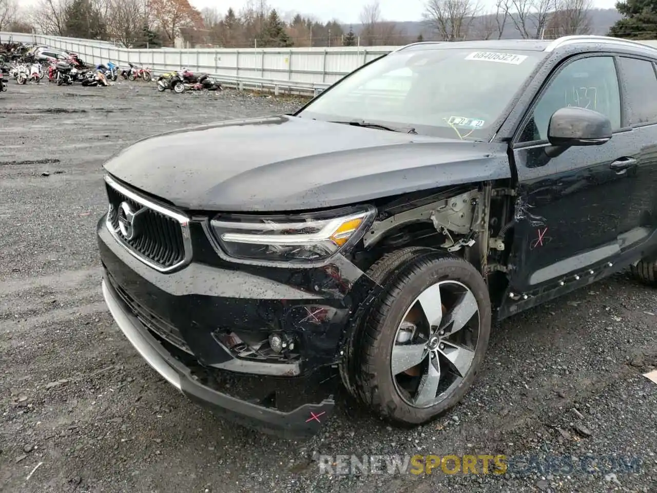 9 Photograph of a damaged car YV4162UK8M2540522 VOLVO XC40 2021