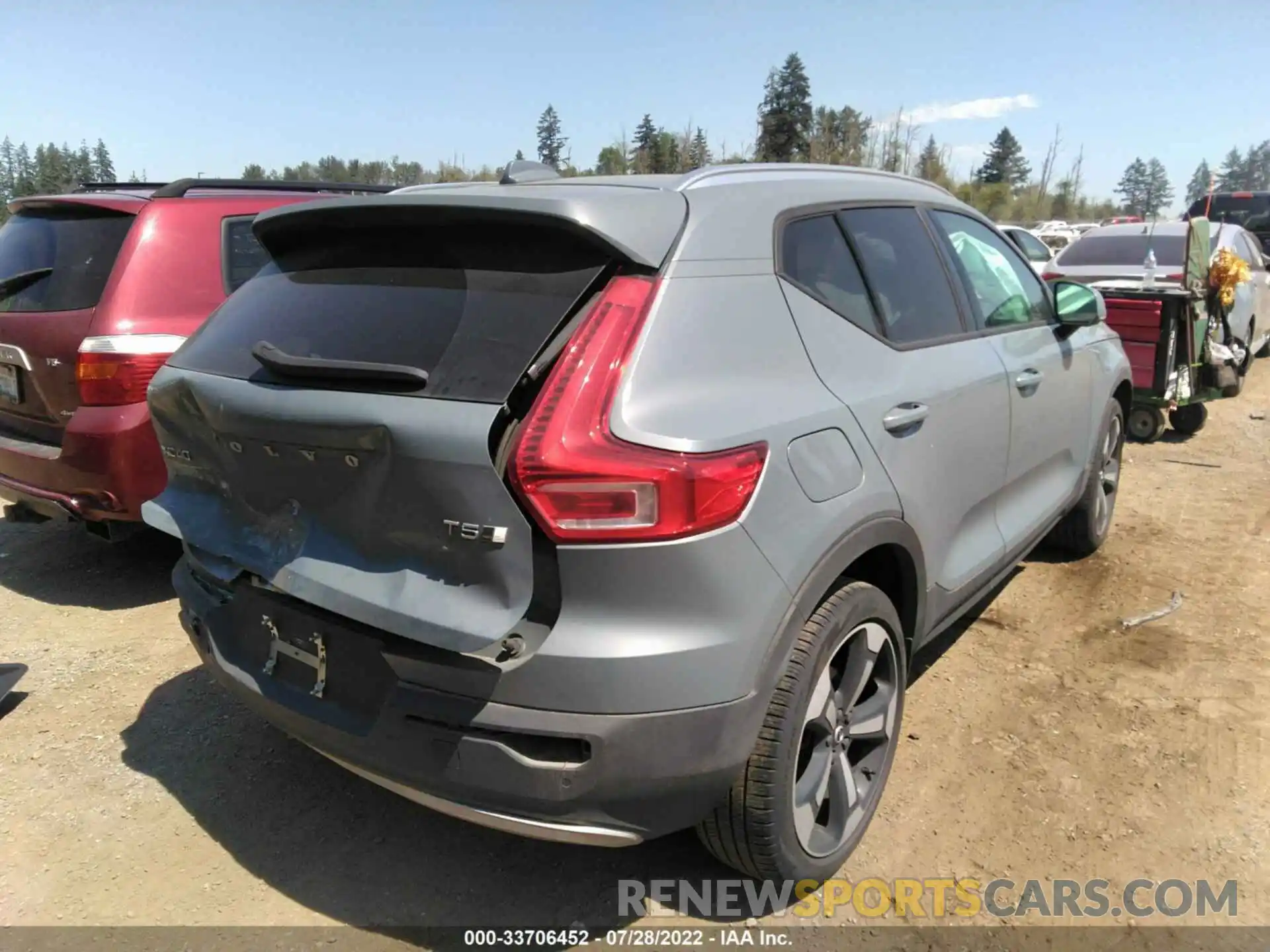 4 Photograph of a damaged car YV4162UK9M2450571 VOLVO XC40 2021