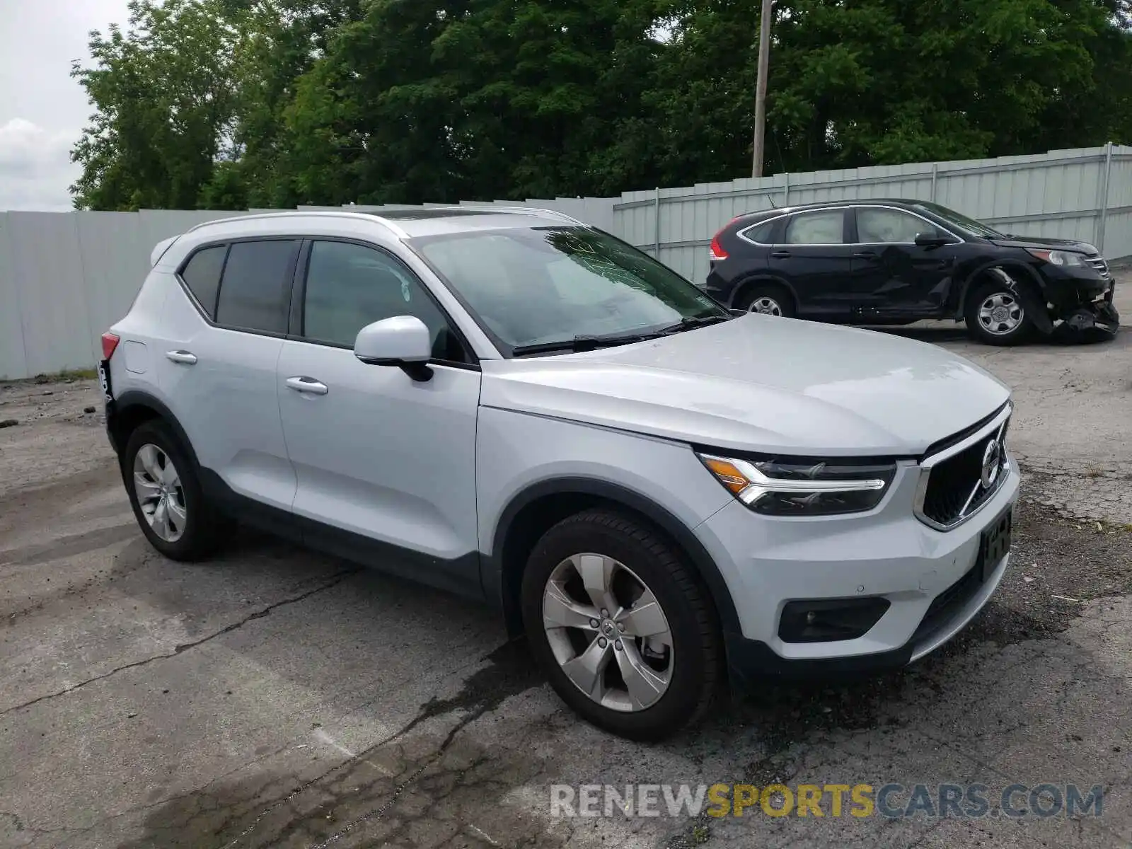 1 Photograph of a damaged car YV4162UK9M2456077 VOLVO XC40 2021