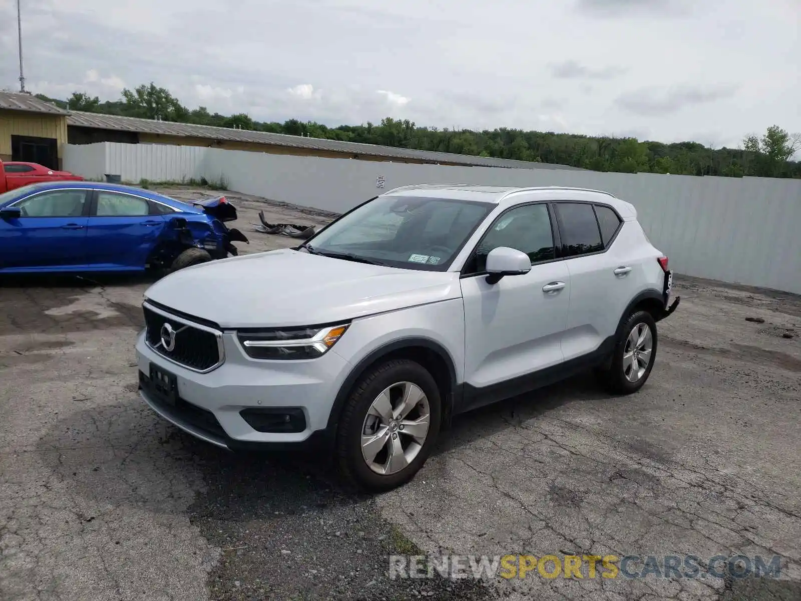 2 Photograph of a damaged car YV4162UK9M2456077 VOLVO XC40 2021