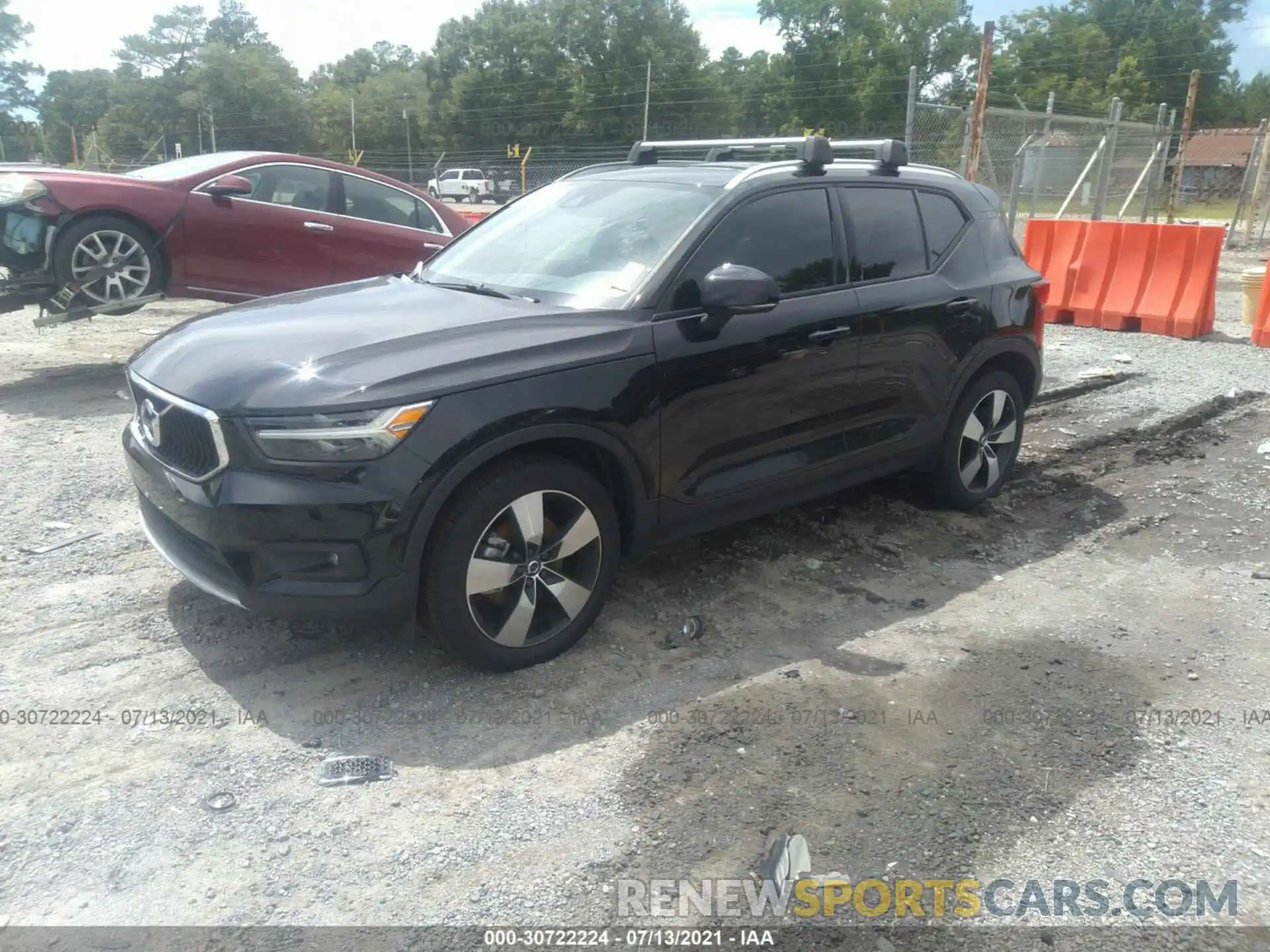 2 Photograph of a damaged car YV4162UK9M2470724 VOLVO XC40 2021