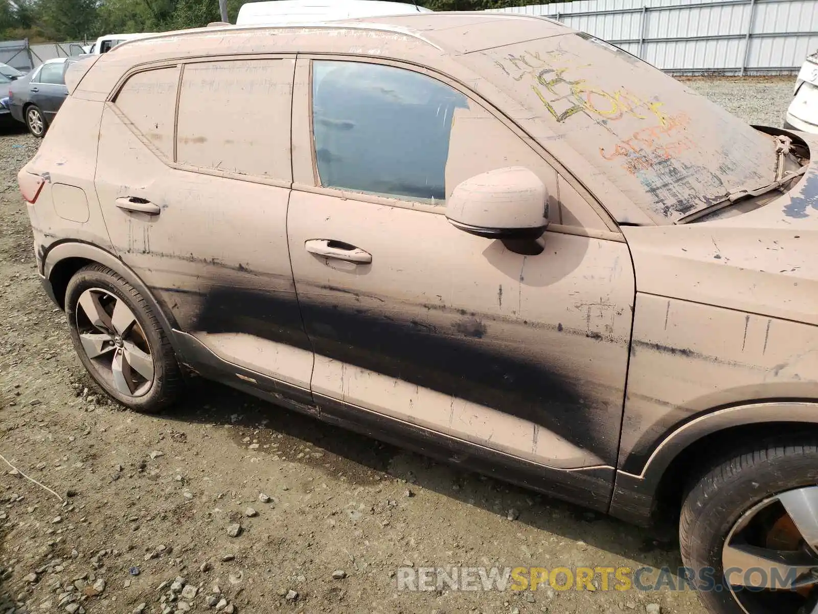 9 Photograph of a damaged car YV4162UK9M2522501 VOLVO XC40 2021