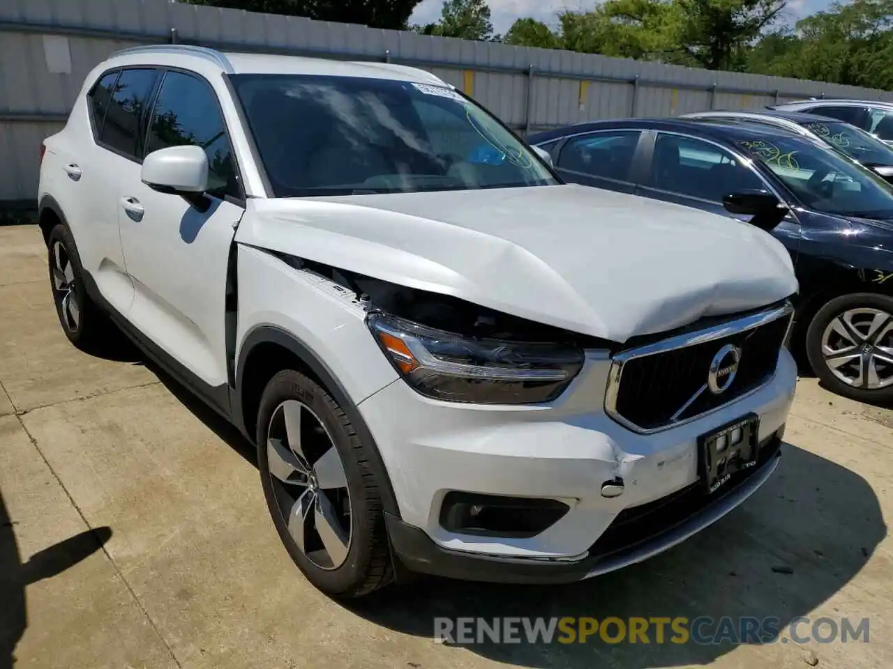 1 Photograph of a damaged car YV4162UK9M2561587 VOLVO XC40 2021