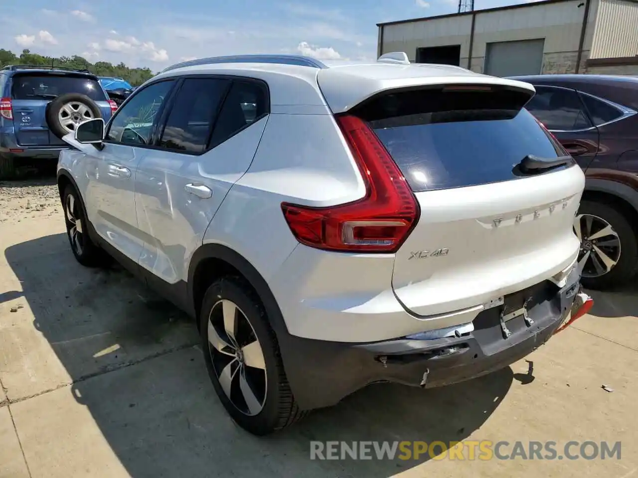 3 Photograph of a damaged car YV4162UK9M2561587 VOLVO XC40 2021