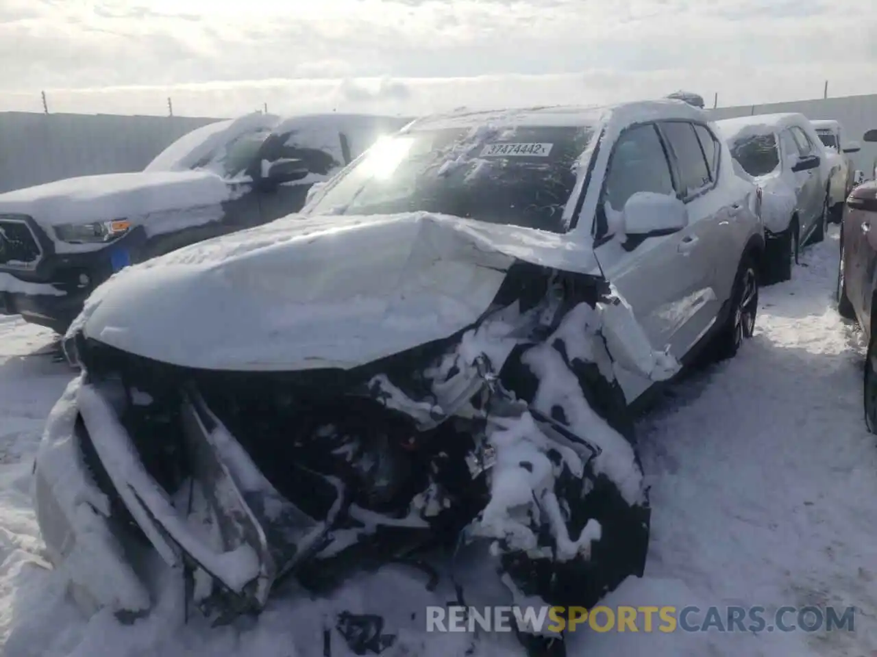 2 Photograph of a damaged car YV4162UK9M2584528 VOLVO XC40 2021