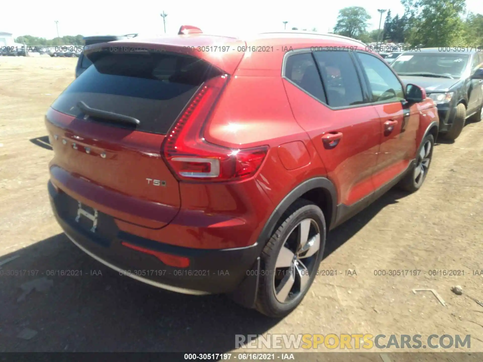 4 Photograph of a damaged car YV4162UKXM2424772 VOLVO XC40 2021