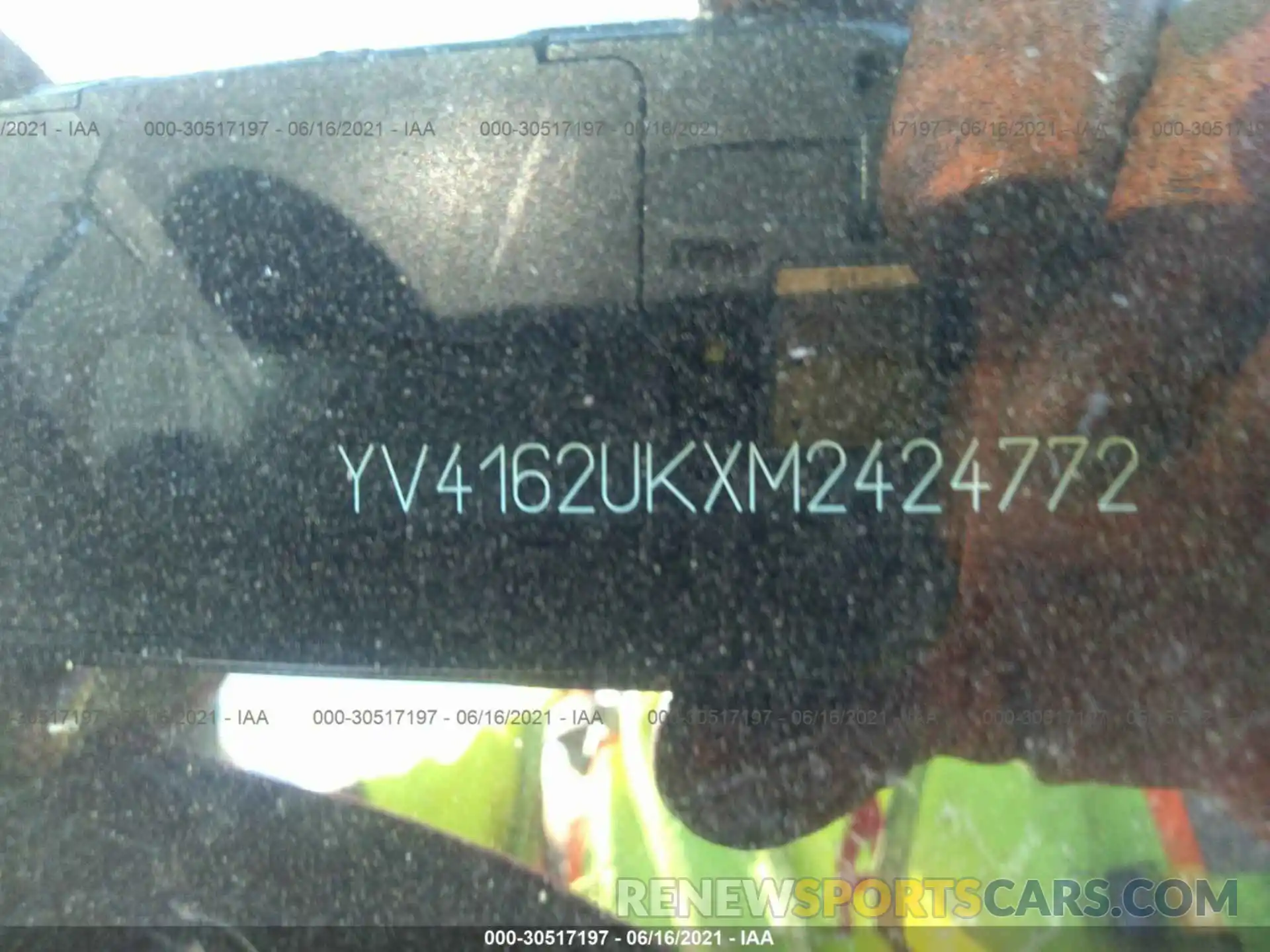 9 Photograph of a damaged car YV4162UKXM2424772 VOLVO XC40 2021