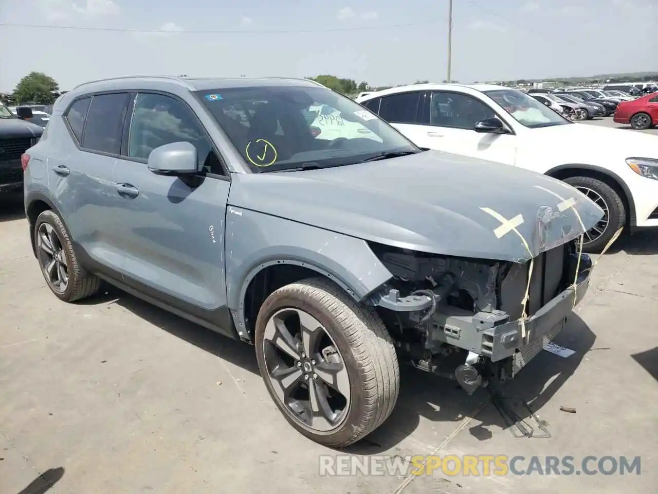 1 Photograph of a damaged car YV4162UKXM2446805 VOLVO XC40 2021