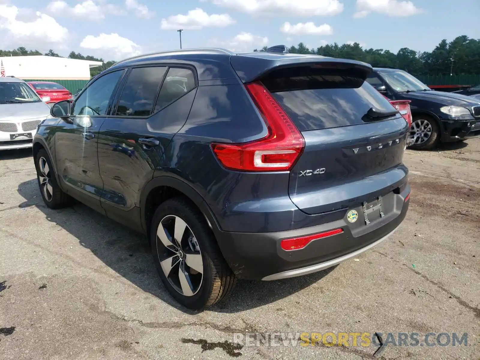 3 Photograph of a damaged car YV4162UKXM2532857 VOLVO XC40 2021