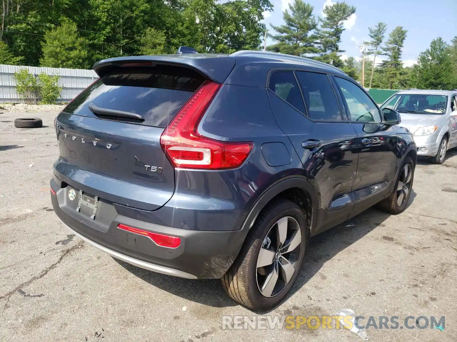 4 Photograph of a damaged car YV4162UKXM2532857 VOLVO XC40 2021