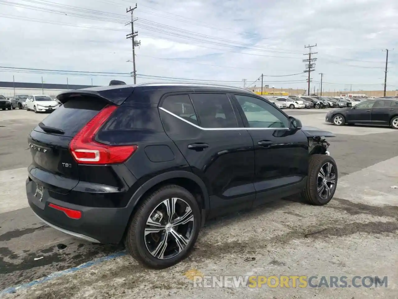 4 Photograph of a damaged car YV4162UL0M2579016 VOLVO XC40 2021