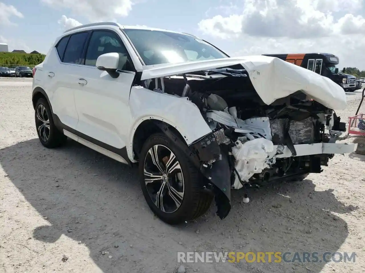 1 Photograph of a damaged car YV4162UL1M2567537 VOLVO XC40 2021