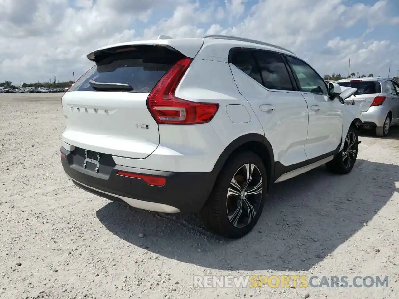 4 Photograph of a damaged car YV4162UL1M2567537 VOLVO XC40 2021