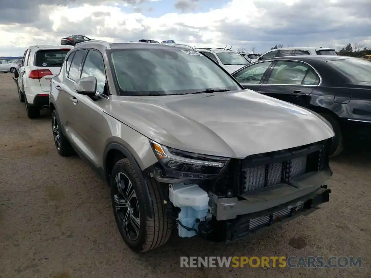 1 Photograph of a damaged car YV4162UL3M2486197 VOLVO XC40 2021