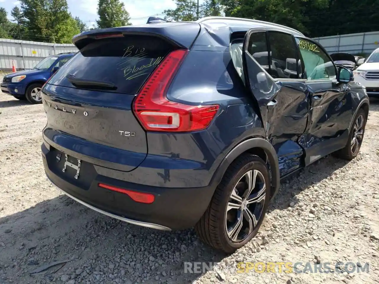 4 Photograph of a damaged car YV4162UL4M2447974 VOLVO XC40 2021