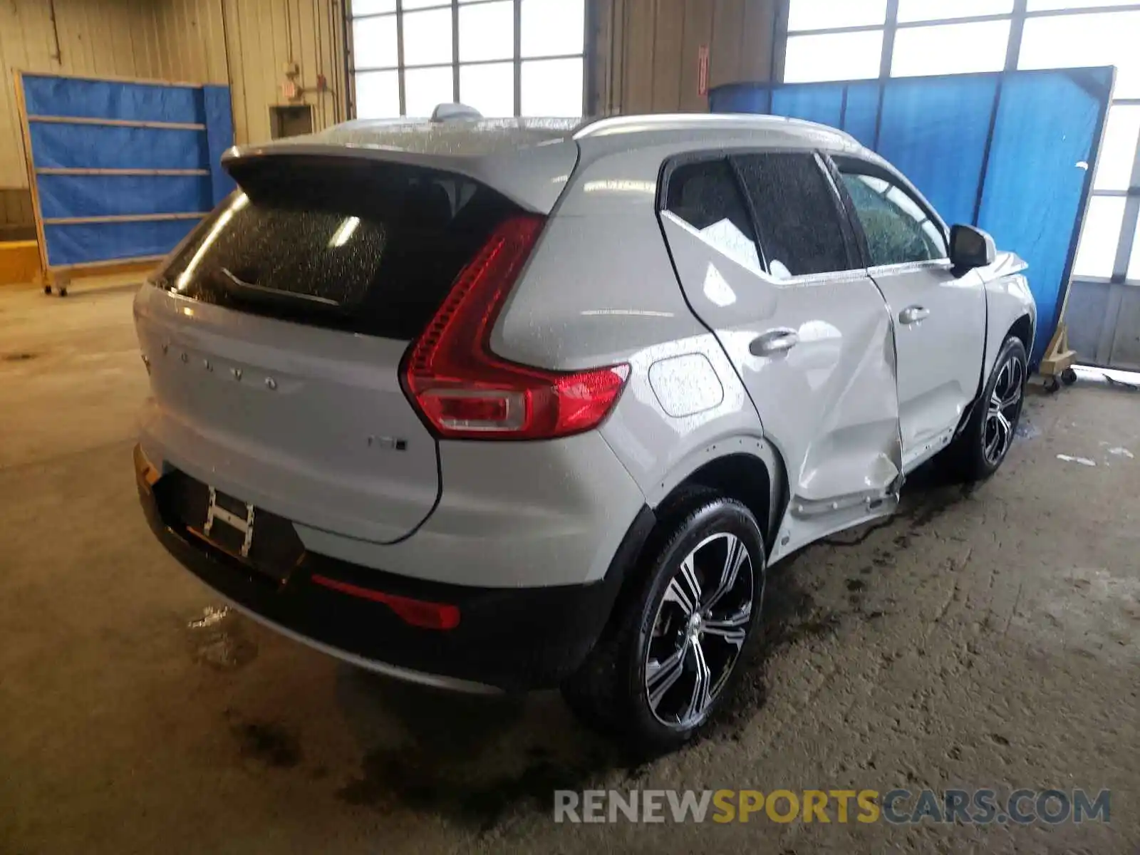 4 Photograph of a damaged car YV4162UL5M2459292 VOLVO XC40 2021