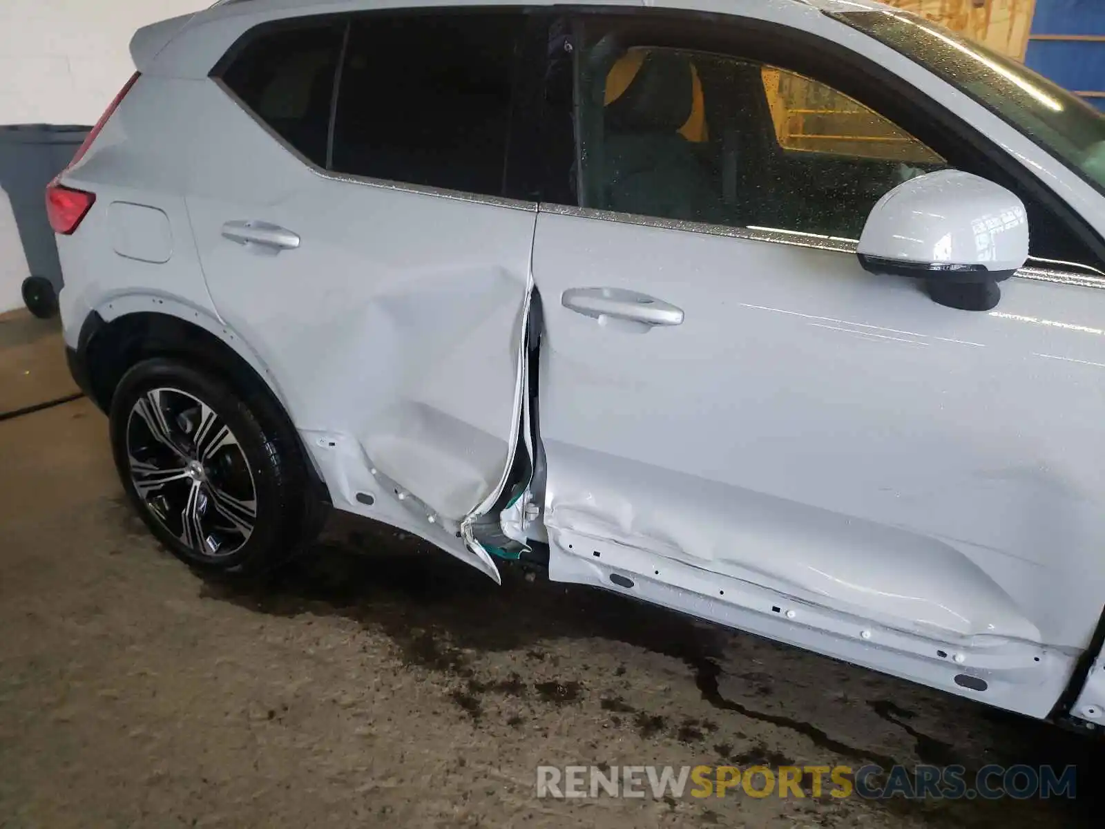 9 Photograph of a damaged car YV4162UL5M2459292 VOLVO XC40 2021