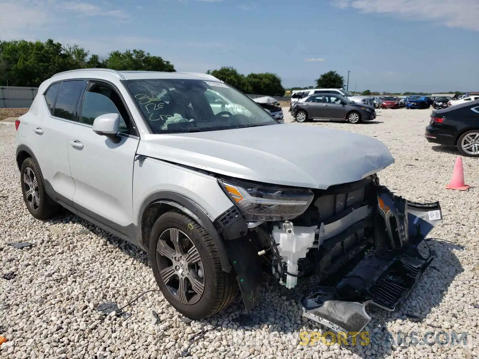 1 Photograph of a damaged car YV4162UL5M2476772 VOLVO XC40 2021