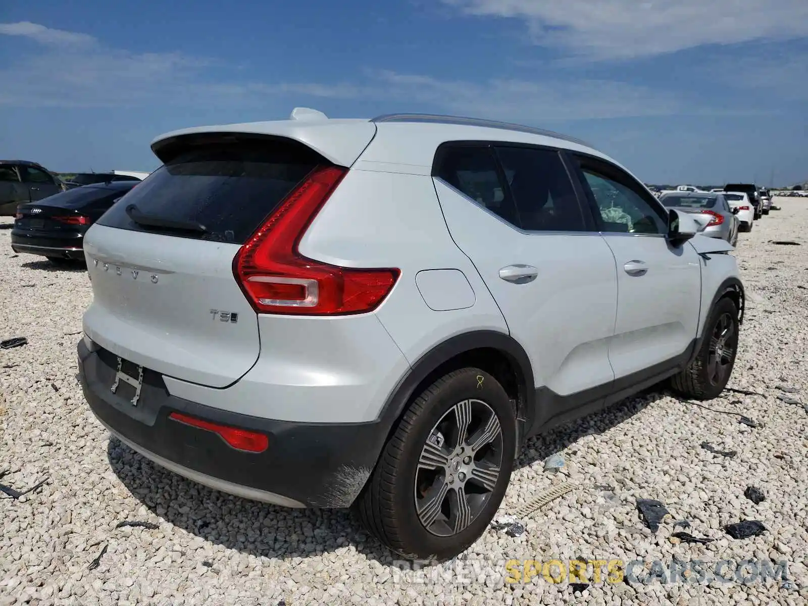 4 Photograph of a damaged car YV4162UL5M2476772 VOLVO XC40 2021