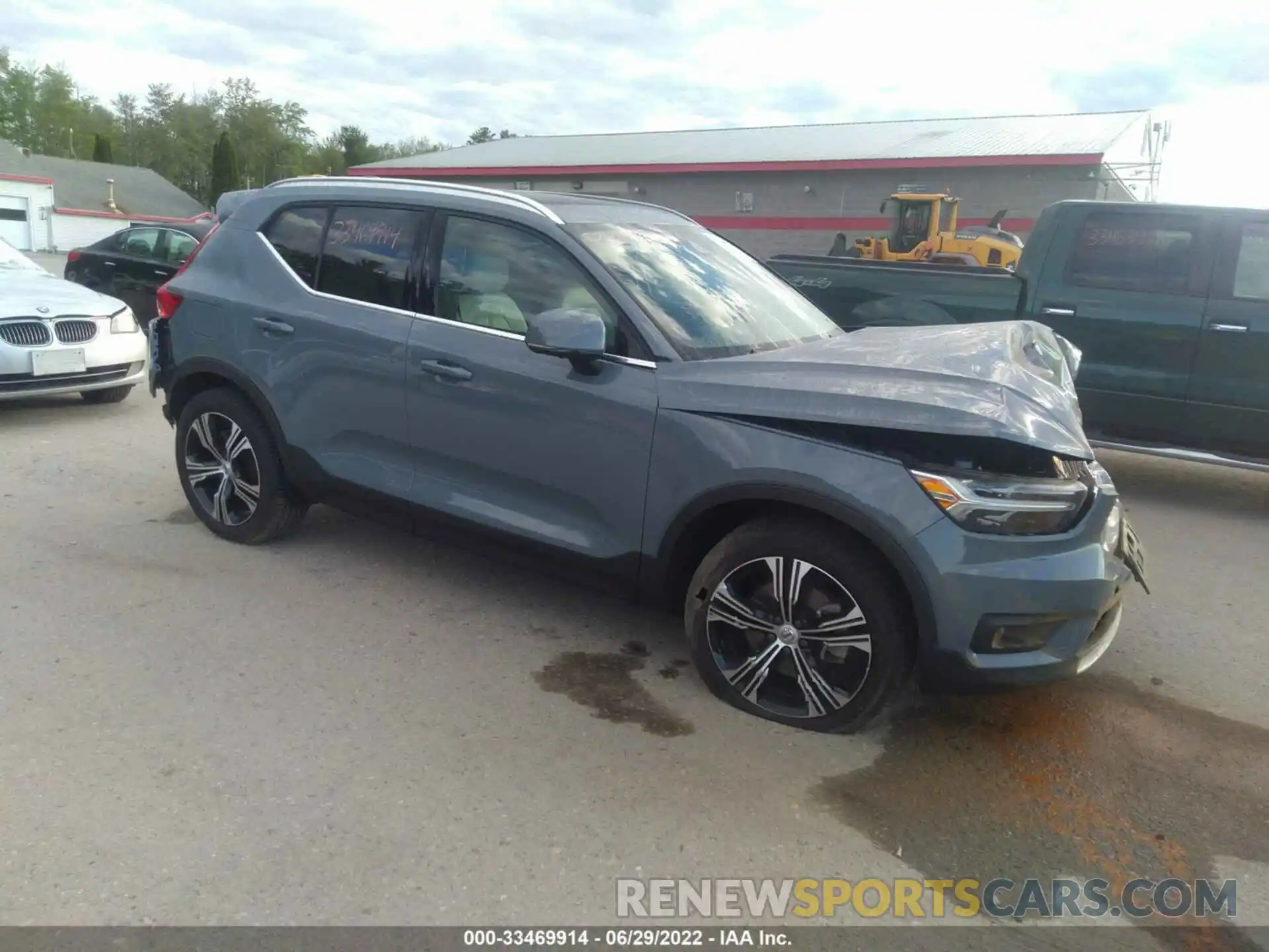 1 Photograph of a damaged car YV4162UL6M2549731 VOLVO XC40 2021