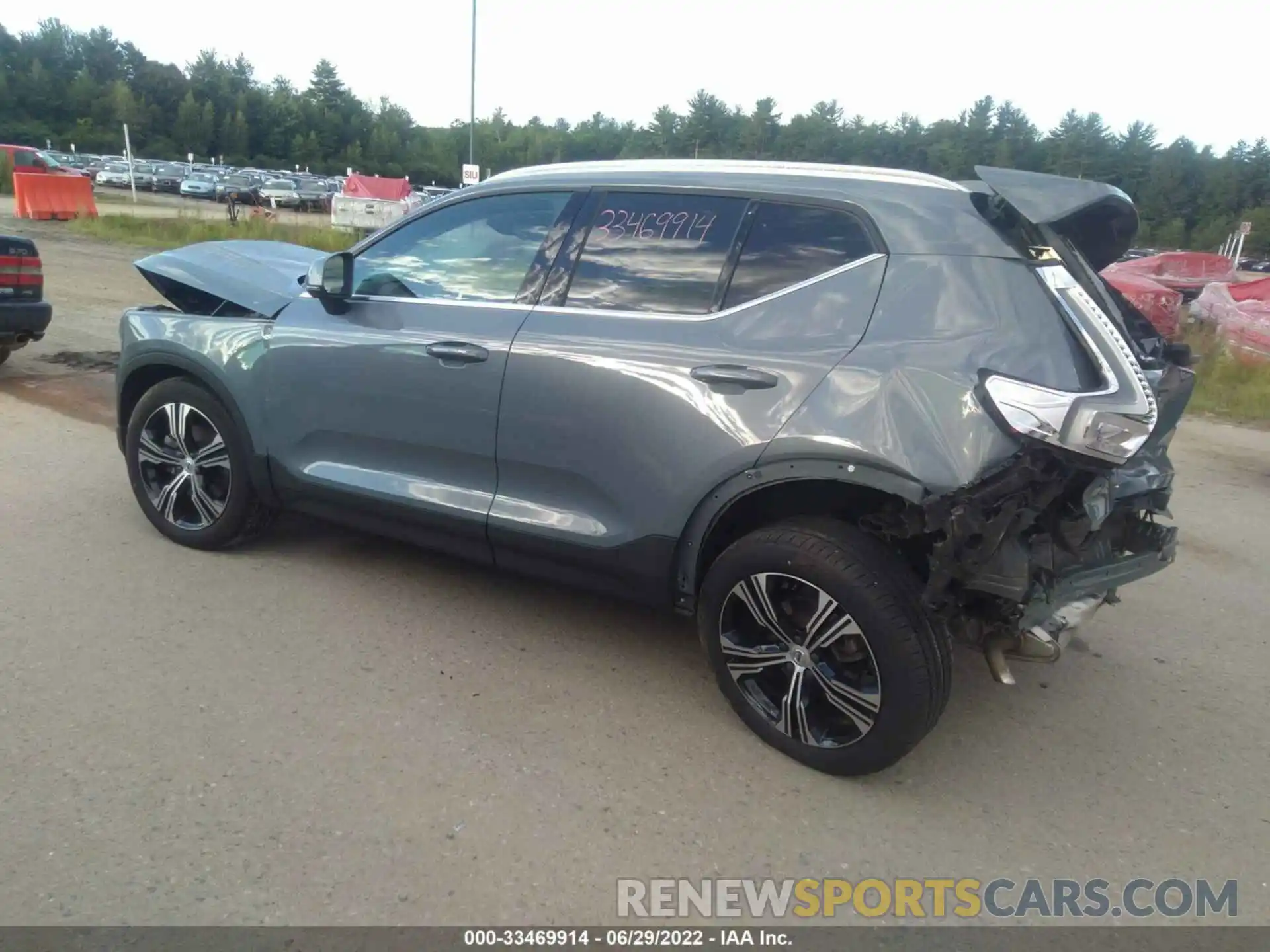 3 Photograph of a damaged car YV4162UL6M2549731 VOLVO XC40 2021