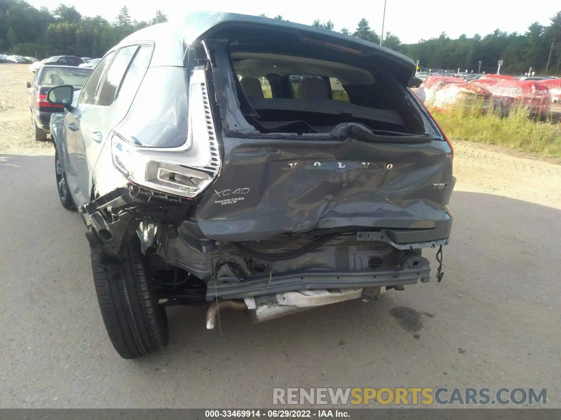 6 Photograph of a damaged car YV4162UL6M2549731 VOLVO XC40 2021