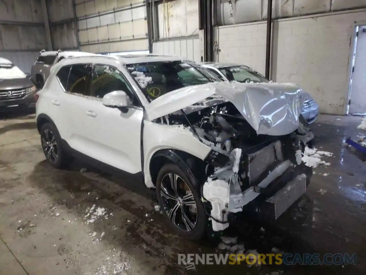 1 Photograph of a damaged car YV4162UL6M2569641 VOLVO XC40 2021