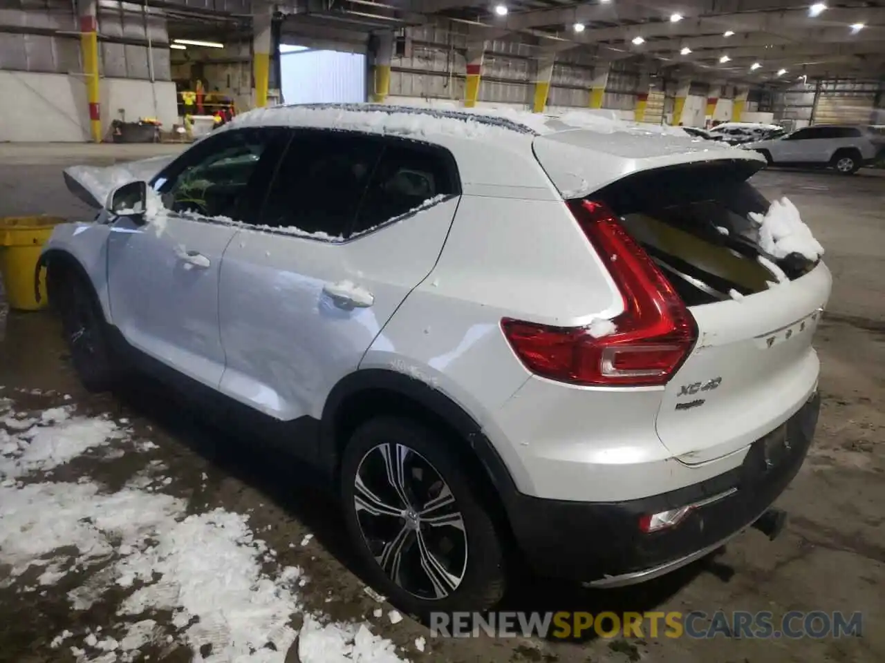 3 Photograph of a damaged car YV4162UL6M2569641 VOLVO XC40 2021