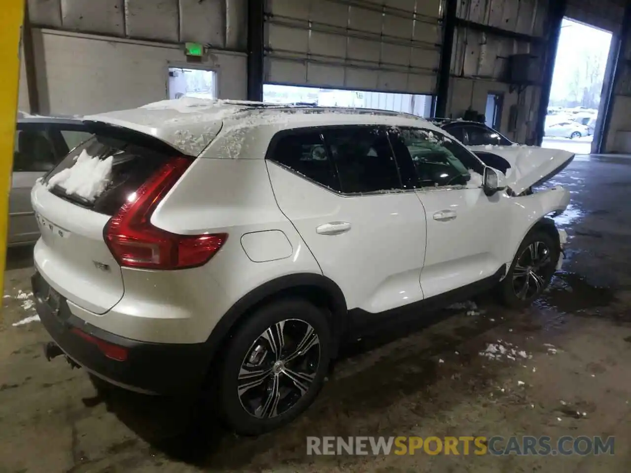 4 Photograph of a damaged car YV4162UL6M2569641 VOLVO XC40 2021