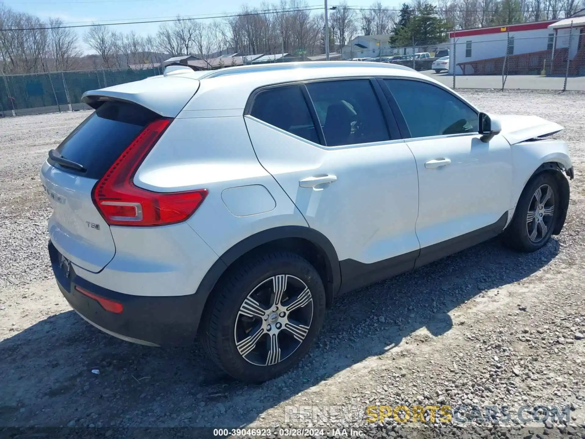 4 Photograph of a damaged car YV4162ULXM2436221 VOLVO XC40 2021