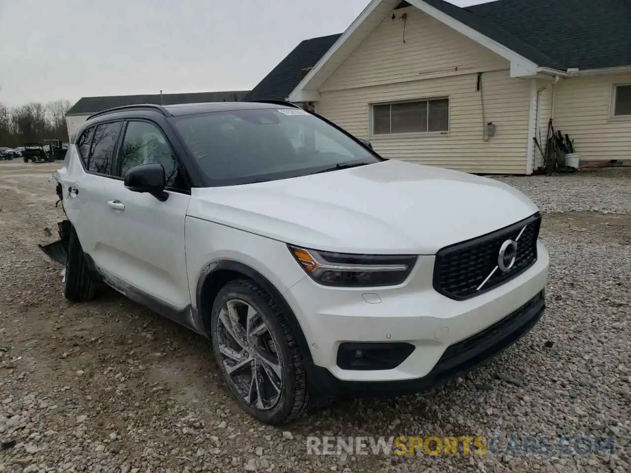 1 Photograph of a damaged car YV4162UM0M2427486 VOLVO XC40 2021